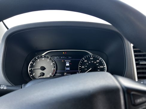 Used 2022 Nissan Frontier SV w/ Technology Package image 16