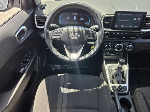 Used 2023 Hyundai Venue SEL FWD image 13