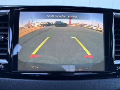 Used 2023 Chrysler Pacifica Touring-L FWD image 11