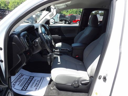 Used 2022 Toyota Tacoma SR RWD image 17