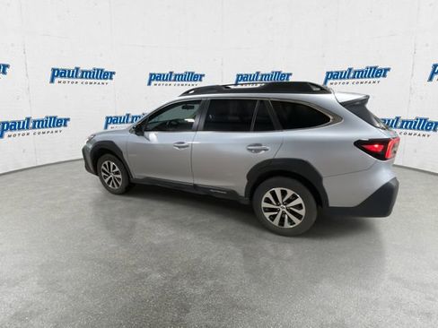 Used 2025 Subaru Outback Premium image 7