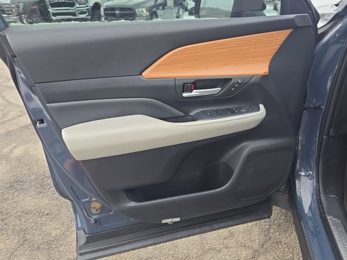 Used 2024 Toyota Grand Highlander Limited image 18