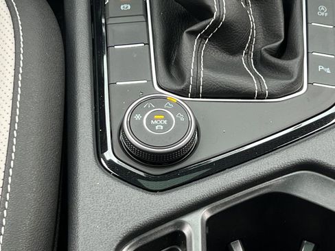 New 2025 Volkswagen Taos SEL image 27