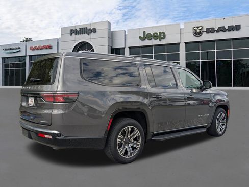 Certified 2024 Jeep Wagoneer L Series II w/ Flexible Seating Group image 3