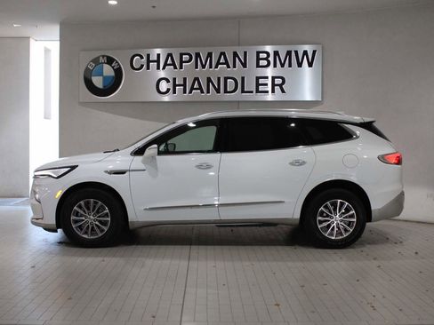 Used 2024 Buick Enclave Premium image 3