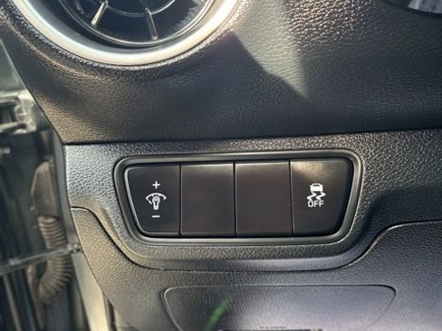 Used 2024 Kia Forte LXS image 13