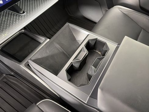 Used 2025 Tesla Cybertruck AWD Crew Cab image 21