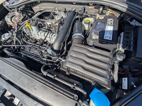 Used 2020 Volkswagen Jetta SE w/ SE Cold Weather Package image 16