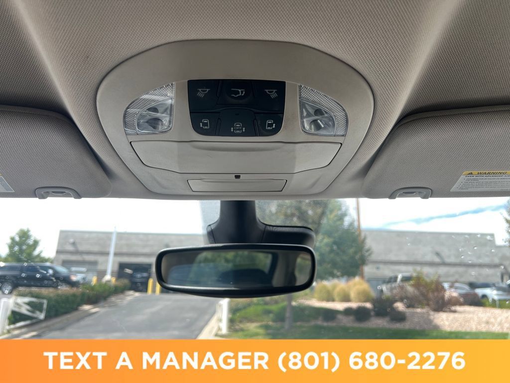 Used 2023 Chrysler Pacifica Touring-L FWD image 23
