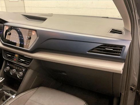 Used 2024 Volkswagen Taos SE image 15