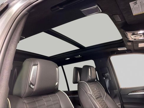 Certified 2025 Cadillac Escalade Sport Platinum w/ LPO, ONYX Package AWD/4WD image 28