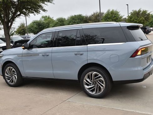 New 2026 Lincoln Navigator Reserve AWD/4WD image 17