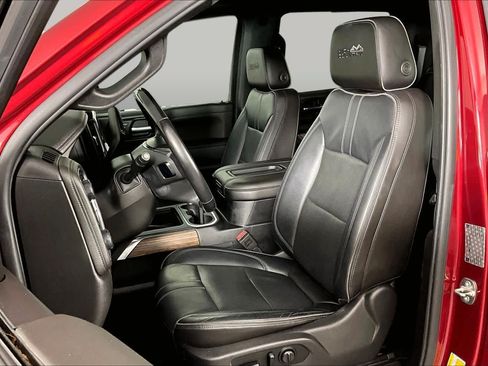 Used 2019 Chevrolet Silverado 1500 High Country w/ Technology Package RWD image 8
