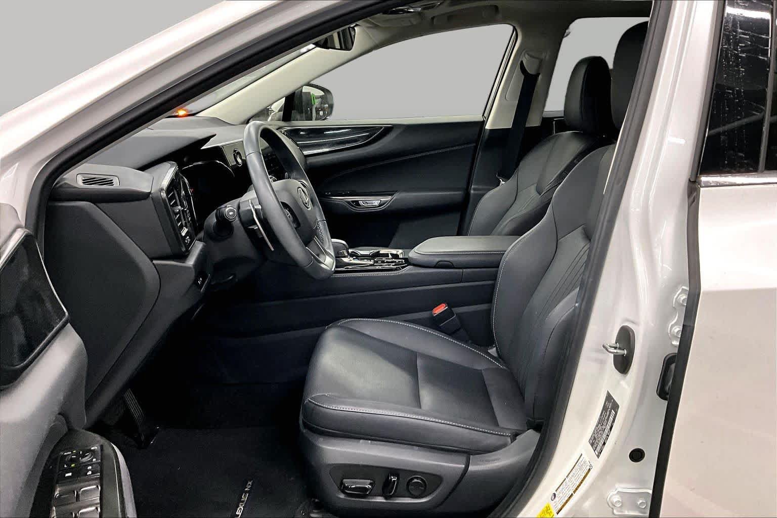 Used 2024 Lexus NX 250 FWD image 7