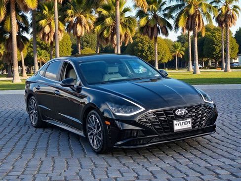 Used 2022 Hyundai Sonata Limited w/ Preferred Accessory Package image 3