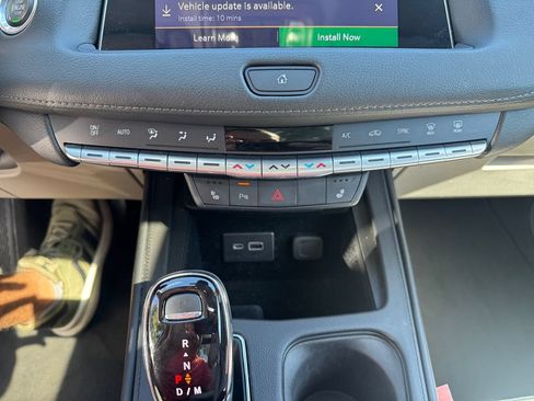 Used 2023 Cadillac XT4 Luxury w/ Cold Weather Package AWD/4WD image 20