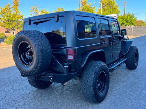Used 2017 Jeep Wrangler Unlimited Sport AWD/4WD image 2