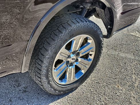 Used 2018 Ford F150 Lariat w/ Equipment Group 502A Luxury image 11