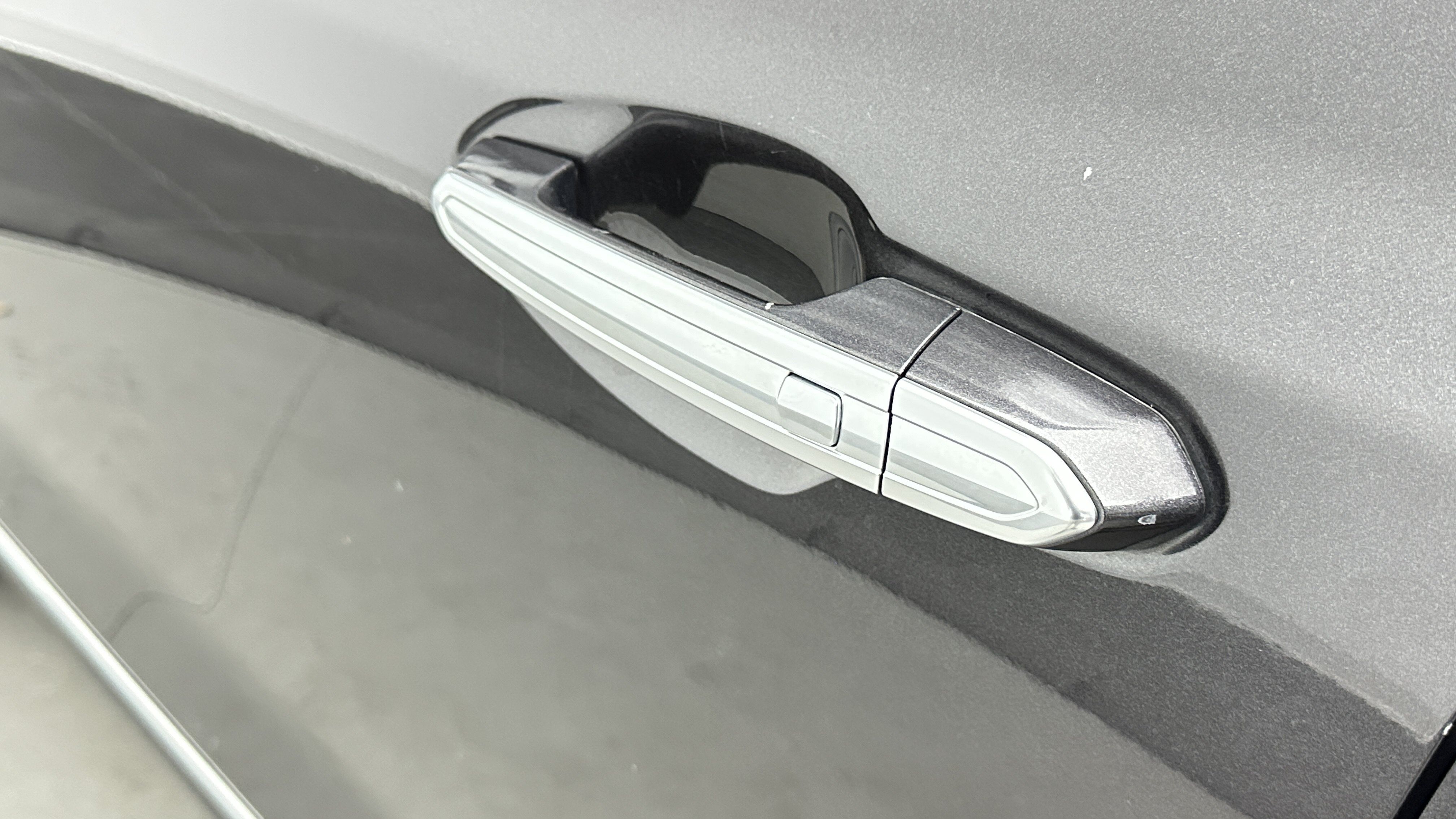 Used 2018 Cadillac XT5 FWD w/ LPO, Wheel Lock Package image 10