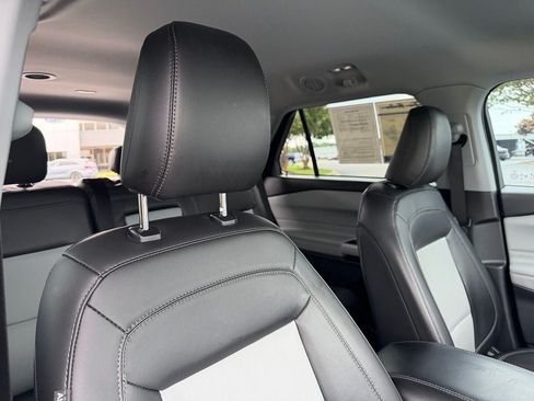 Certified 2022 Ford Explorer XLT w/ Equipment Group 202A RWD image 19