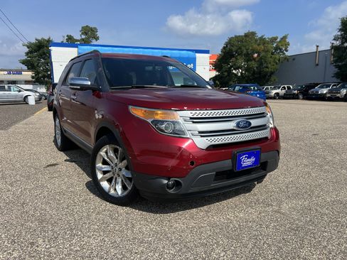 Used 2014 Ford Explorer XLT w/ Equipment Group 202A image 2