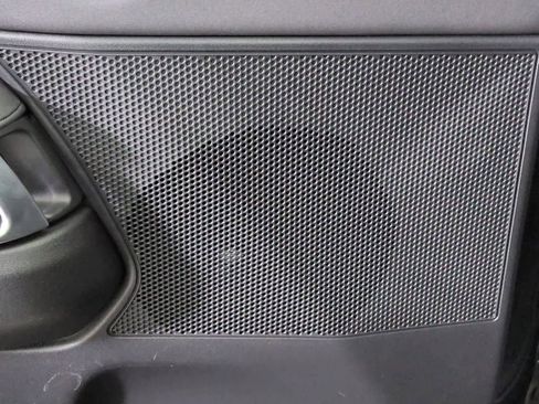 Used 2020 Land Rover Discovery HSE image 31