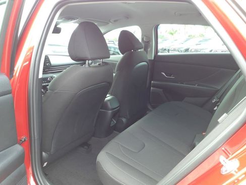 Used 2025 Hyundai Elantra Blue image 8