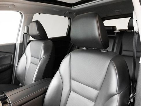 Used 2025 Nissan Rogue SV w/ SV Premium Package image 18