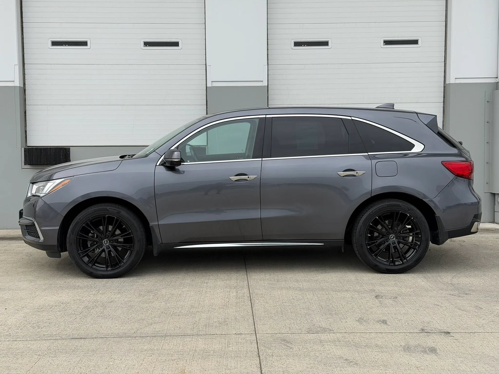 Used 2017 Acura MDX w/ Technology Package AWD/4WD image 3
