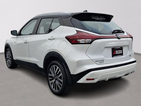 Used 2024 Nissan Kicks SV FWD image 4
