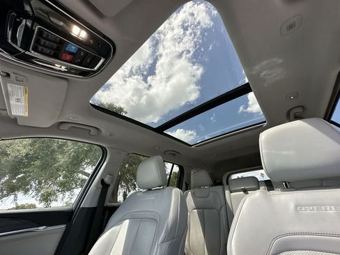 Certified 2022 Jeep Grand Cherokee L Overland RWD image 18