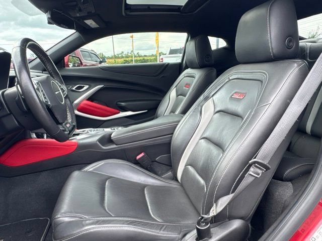 Used 2018 Chevrolet Camaro SS RWD image 3