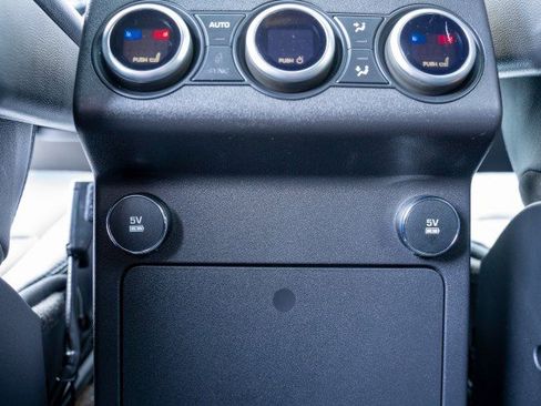 Used 2020 Land Rover Discovery HSE image 36