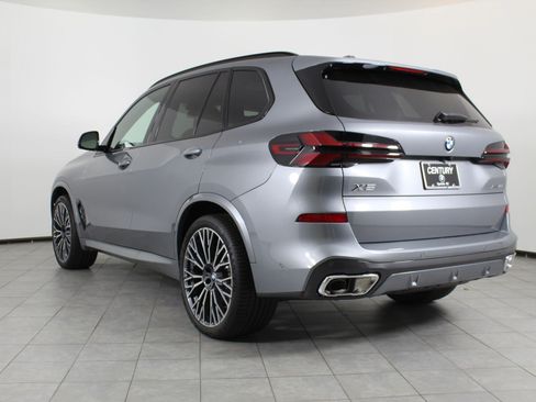 New 2026 BMW X5 xDrive40i w/ M Sport Package AWD/4WD image 3