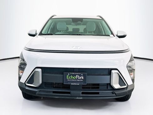 Used 2024 Hyundai Kona SEL AWD/4WD image 2
