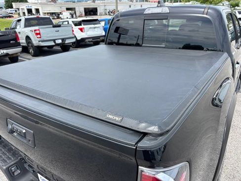 Used 2022 Toyota Tacoma Limited AWD/4WD image 18