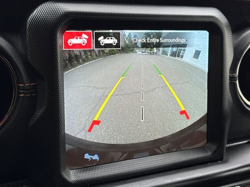 Used 2021 Jeep Wrangler Unlimited Sahara image 18