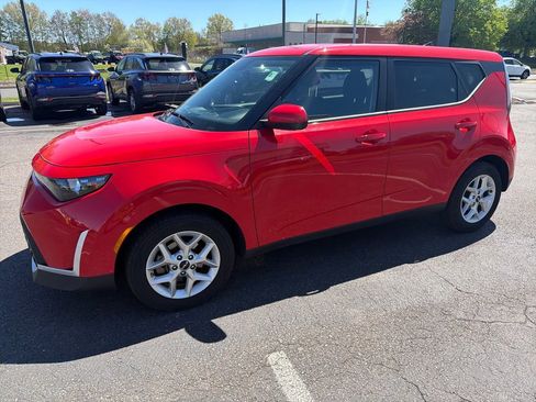 Used 2024 Kia Soul LX w/ Option Group 015 FWD image 7
