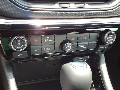 New 2026 Jeep Compass Latitude AWD/4WD image 32