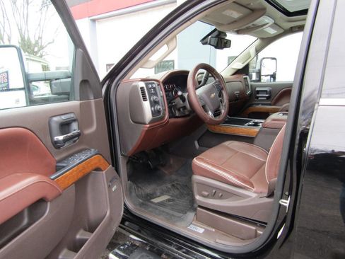 Used 2016 Chevrolet Silverado 2500 High Country w/ Duramax Plus Package image 4
