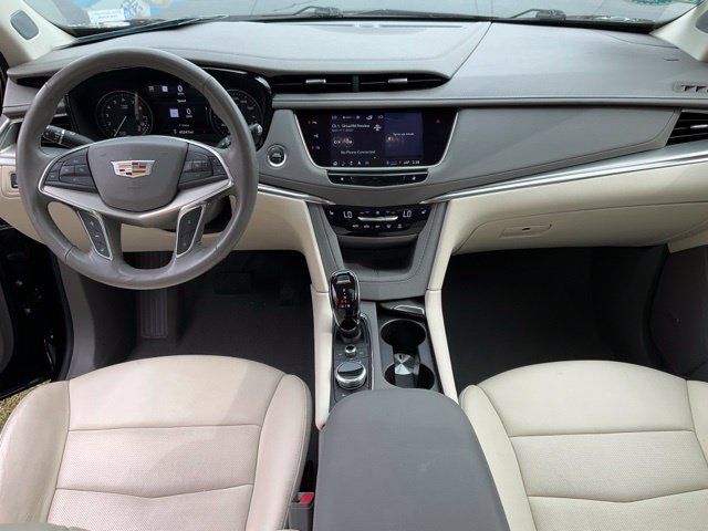 Used 2023 Cadillac XT5 Premium Luxury w/ Technology Package AWD/4WD image 4