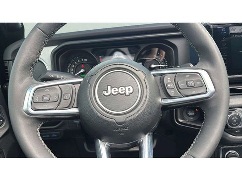 Used 2025 Jeep Wrangler Sahara w/ Safety Group image 19