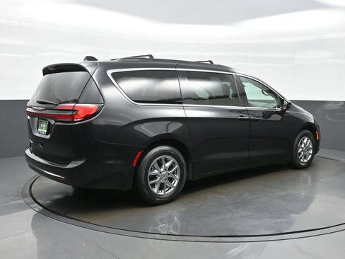 Used 2022 Chrysler Pacifica Touring-L FWD image 8