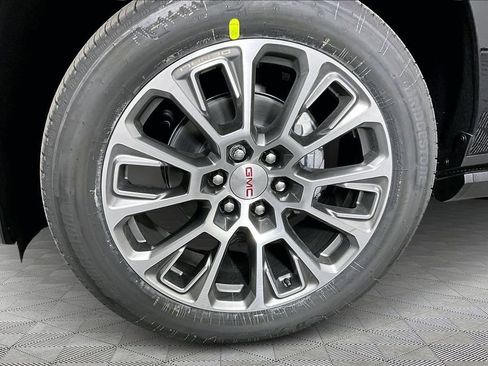 New 2026 GMC Yukon Denali w/ Denali Reserve Package image 13