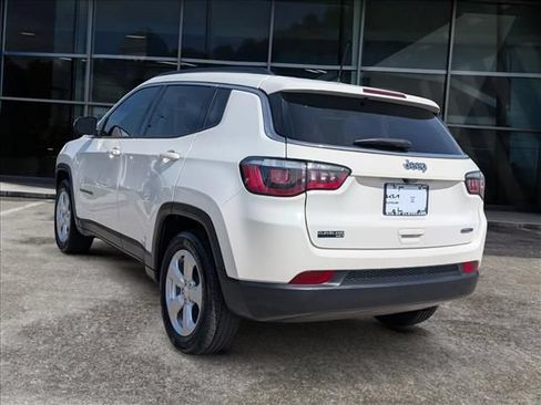 Used 2018 Jeep Compass Latitude FWD image 4