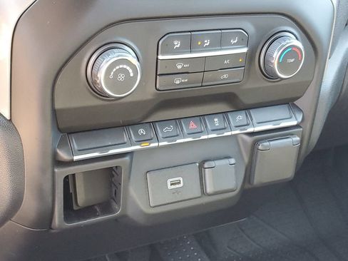 Certified 2020 Chevrolet Silverado 1500 Custom w/ Custom Value Package AWD/4WD image 18