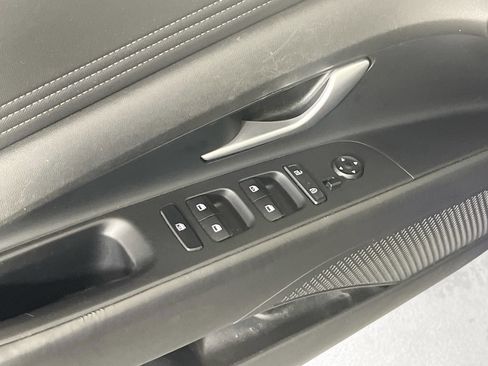 Used 2023 Hyundai Elantra Limited image 18