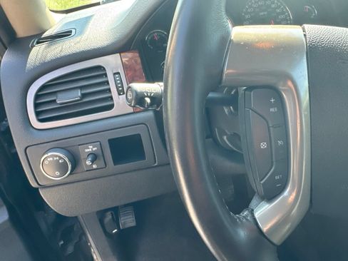 Used 2014 Chevrolet Tahoe LT RWD image 15