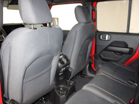 Used 2025 Jeep Wrangler Unlimited Sahara AWD/4WD image 26