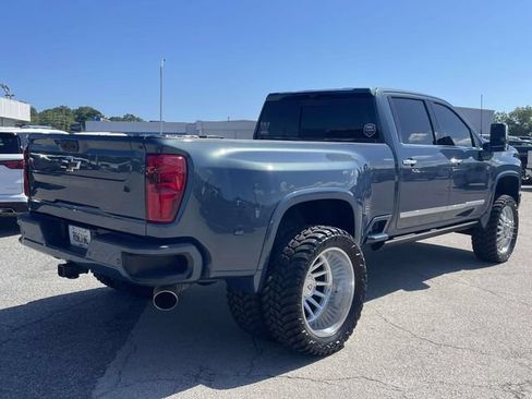 Used 2025 Chevrolet Silverado 3500 High Country w/ Technology Package AWD/4WD image 3